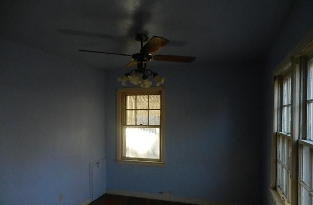 913 E 78th St, Kansas City, MO 64131