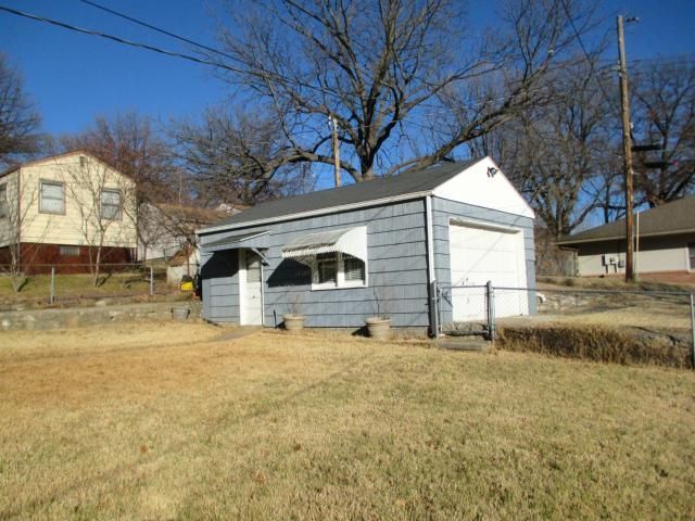 519 N Bellaire Ave, Kansas City, MO 64123