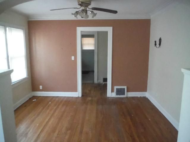 5701 Tracy Ave, Kansas City, MO 64110