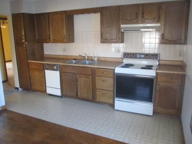 310 NE Main St, Lee's Summit, MO 64063