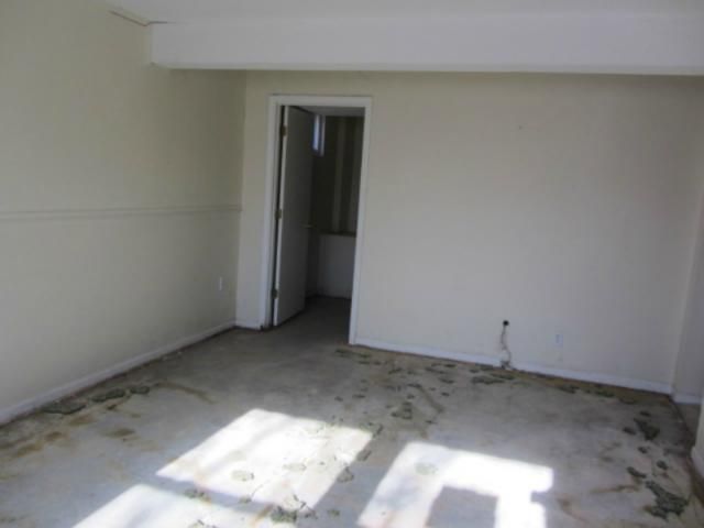 904 W Forest Dr, Olathe, KS 66061