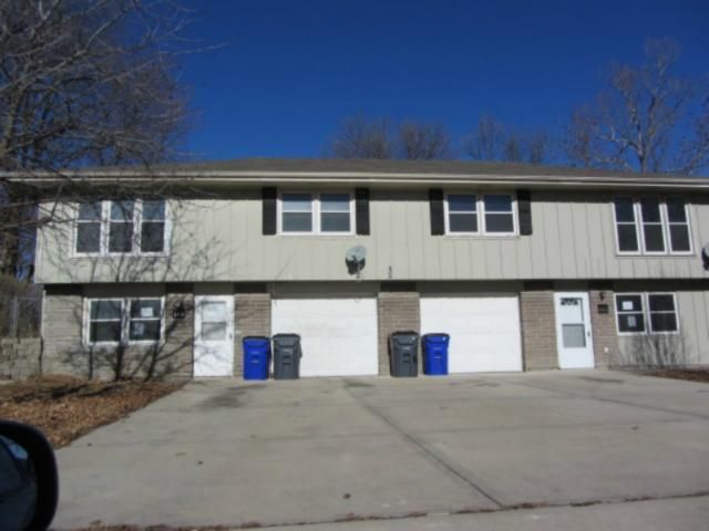 904 W Forest Dr, Olathe, KS 66061