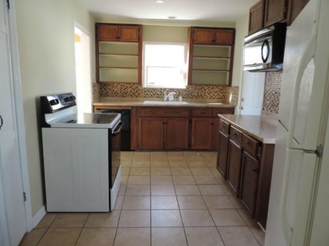 1606 E 73rd St, Kansas City, MO 64131
