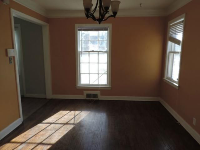 1606 E 73rd St, Kansas City, MO 64131