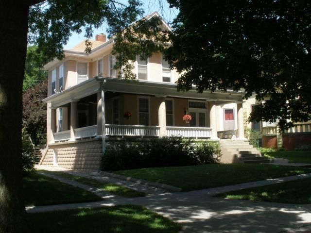 923 N 4th St, Atchison, KS 66002