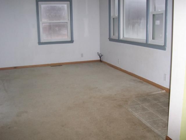 803 S Hayes St, Garnett, KS 66032