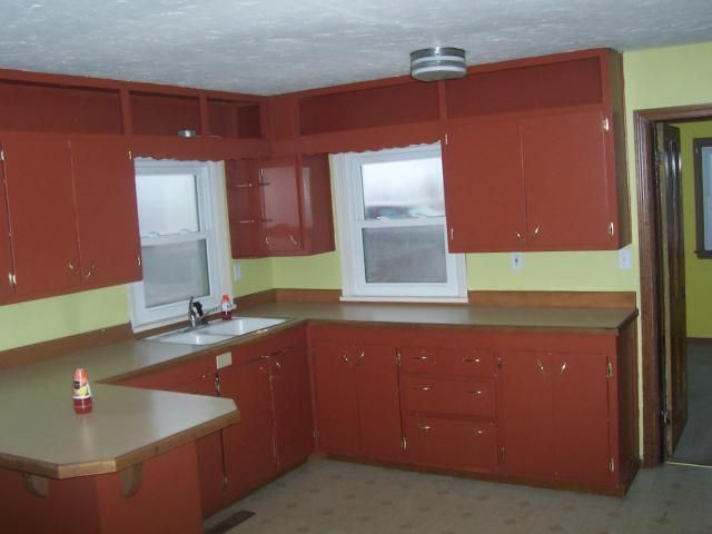 803 S Hayes St, Garnett, KS 66032