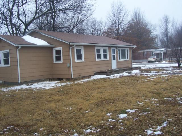 803 S Hayes St, Garnett, KS 66032