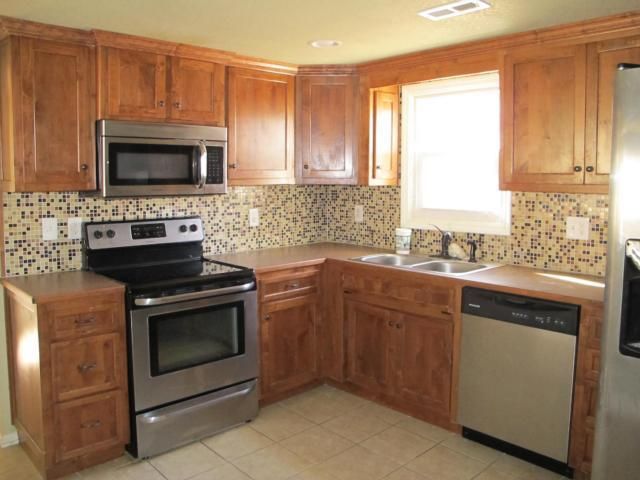 3042 S 10th St, Kansas City, KS 66103