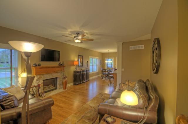 15806 Lowell Ln, Overland Park, KS 66223