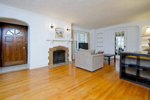 7552 Walnut St, Kansas City, MO 64114