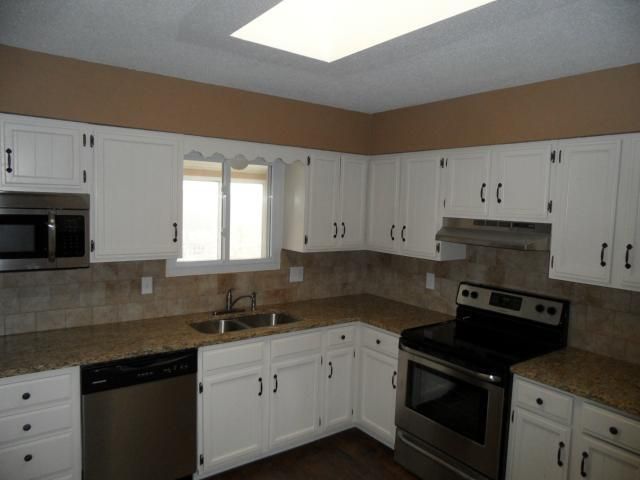 8609 E 57th Ter, Kansas City, MO 64129