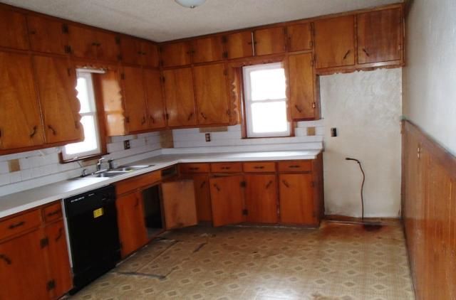 503 N Washington St, Spring Hill, KS 66083