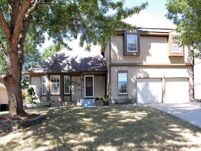 8618 Acuff Ln, Lenexa, KS 66215