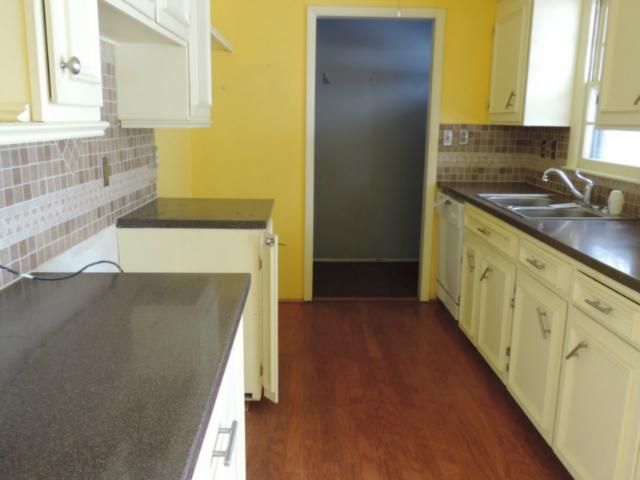 8012 E 91st St, Kansas City, MO 64138