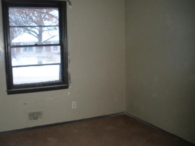 11131 Spring Valley Rd, Kansas City, MO 64134