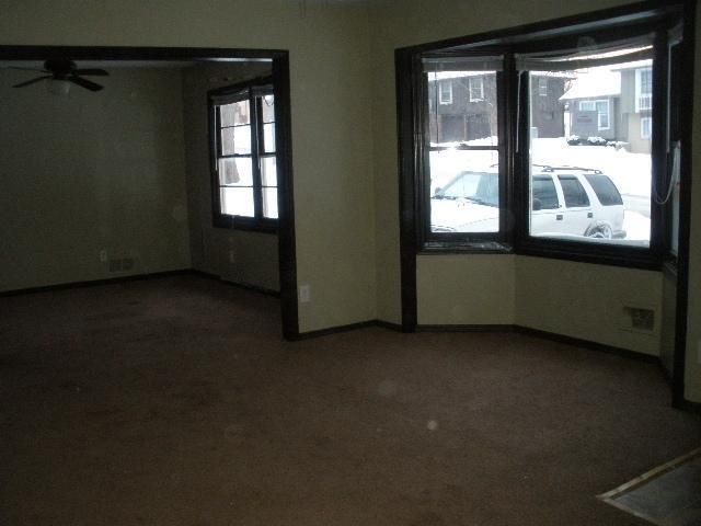 11131 Spring Valley Rd, Kansas City, MO 64134