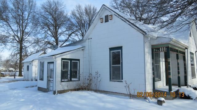 317 W Elm St, Hardin, MO 64035