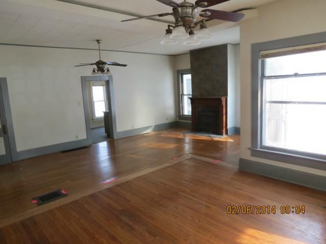 317 W Elm St, Hardin, MO 64035