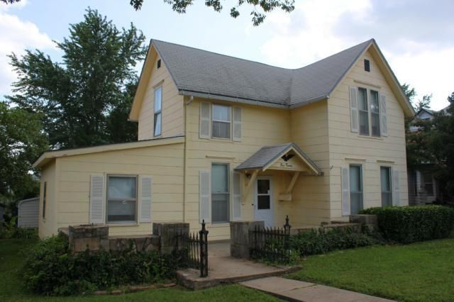120 W 6th Ave, Garnett, KS 66032