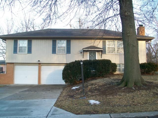 8305 Lane Ave, Raytown, MO 64138