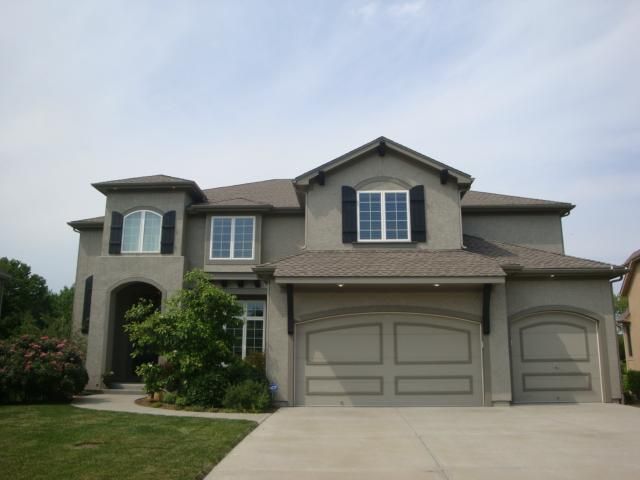 8910 W 155th Ter, Overland Park, KS 66221