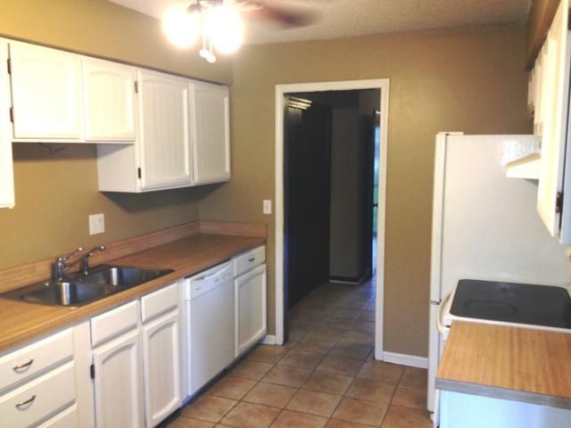 33 W Bannister Rd, Kansas City, MO 64114