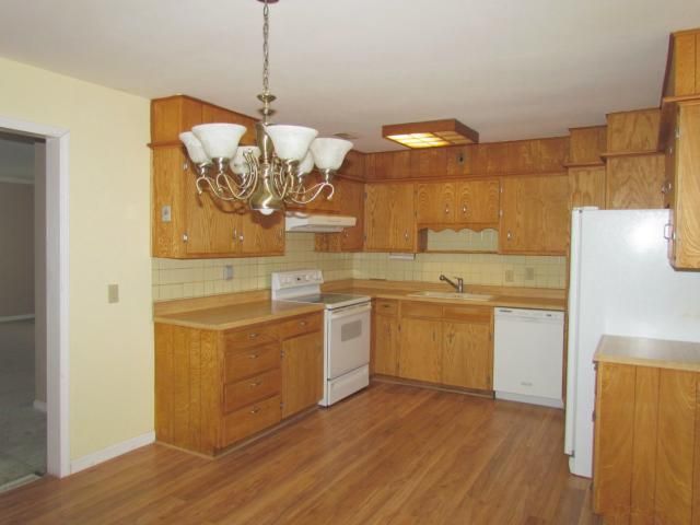 10902 Ewing Ave, Kansas City, MO 64134