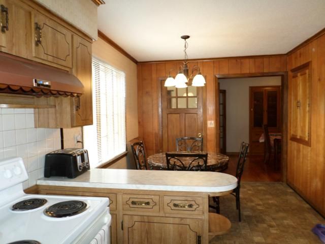 6913 Hadley St, Overland Park, KS 66204