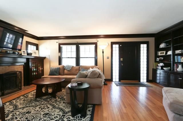 5704 Oak St, Kansas City, MO 64113