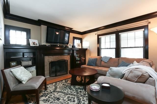 5704 Oak St, Kansas City, MO 64113
