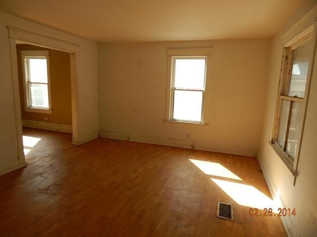 323 Hardesty Ave, Kansas City, MO 64123