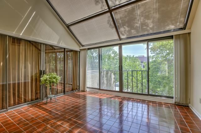 4581 Walnut St, Kansas City, MO 64112