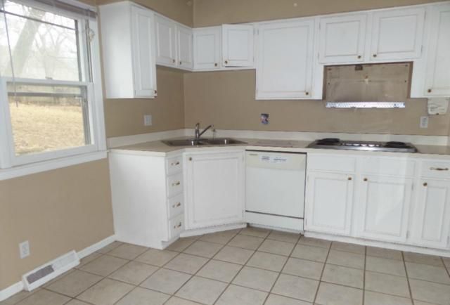 9143 Switzer Rd, Overland Park, KS 66214