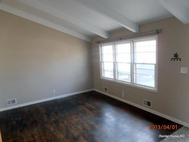 7321 Goddard Dr, Shawnee, KS 66203