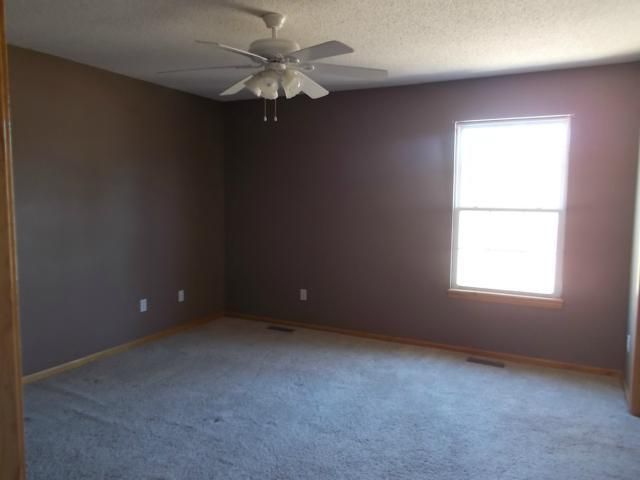 619 S Camden St, Richmond, MO 64085