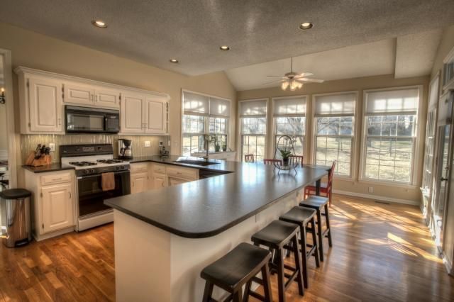 13172 Carter St, Overland Park, KS 66213