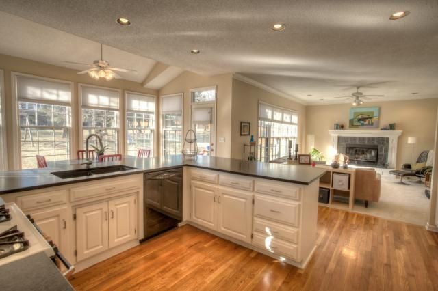 13172 Carter St, Overland Park, KS 66213