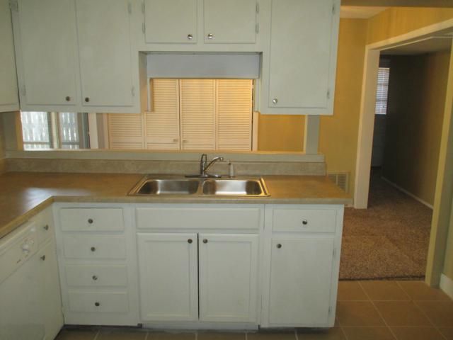 10300 E 39th St, Kansas City, MO 64133
