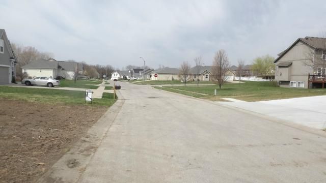 921 Birchwod Dr, Raymore, MO 64083