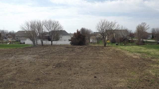 921 Birchwod Dr, Raymore, MO 64083