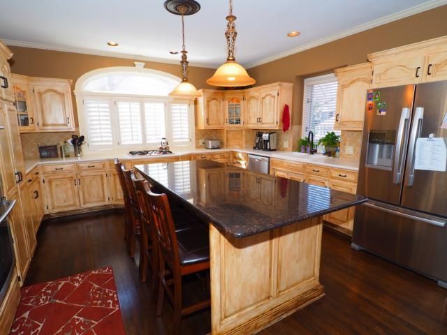 12500 Aberdeen St, Leawood, KS 66209