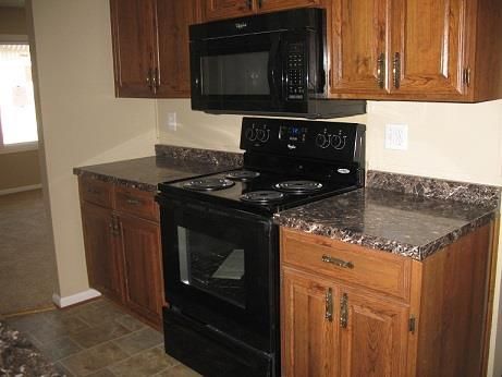 8711 W 99th Ter, Overland Park, KS 66212