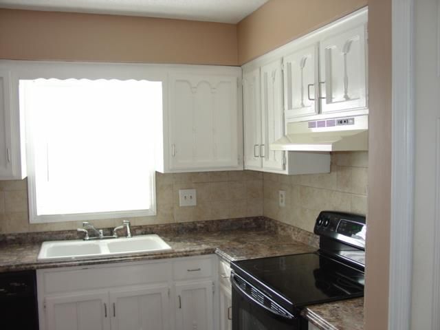 901 S Virginia Ln, Olathe, KS 66061