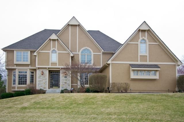 12901 Richards St, Overland Park, KS 66213