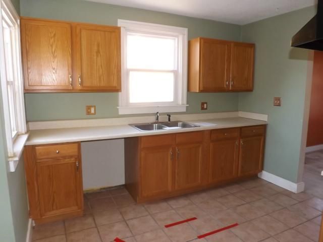 5618 Wayne Ave, Kansas City, MO 64110