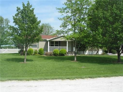 207 S Lyne Ave, Raymore, MO 64083