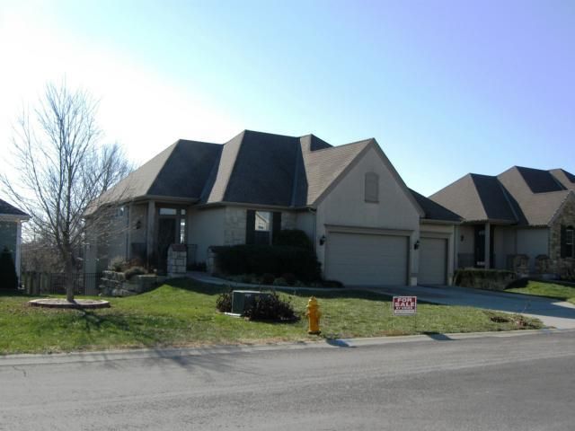 1717 Fox Ridge Dr, Raymore, MO 64083