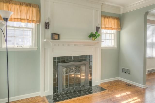 7544 Walnut St, Kansas City, MO 64114