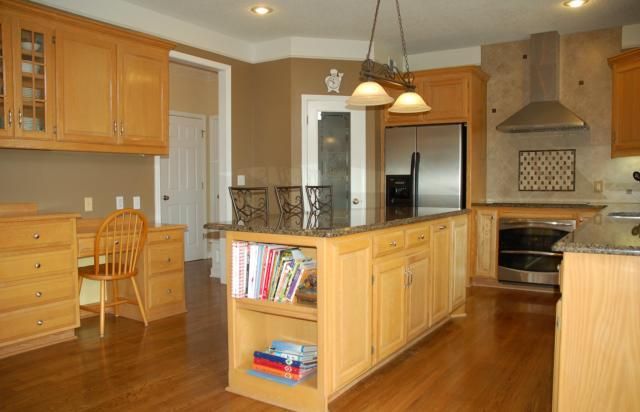 9400 W 150th Ter, Overland Park, KS 66221